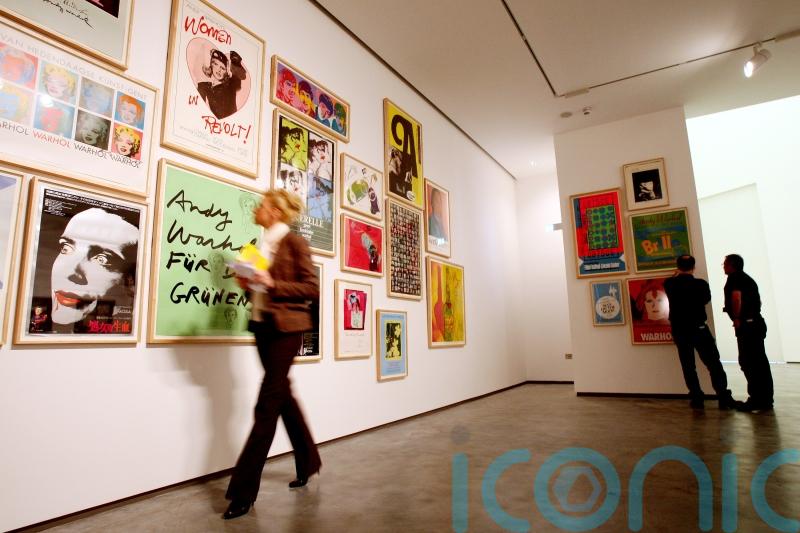 Artists struggling to make a living in Northern Ireland, research suggests