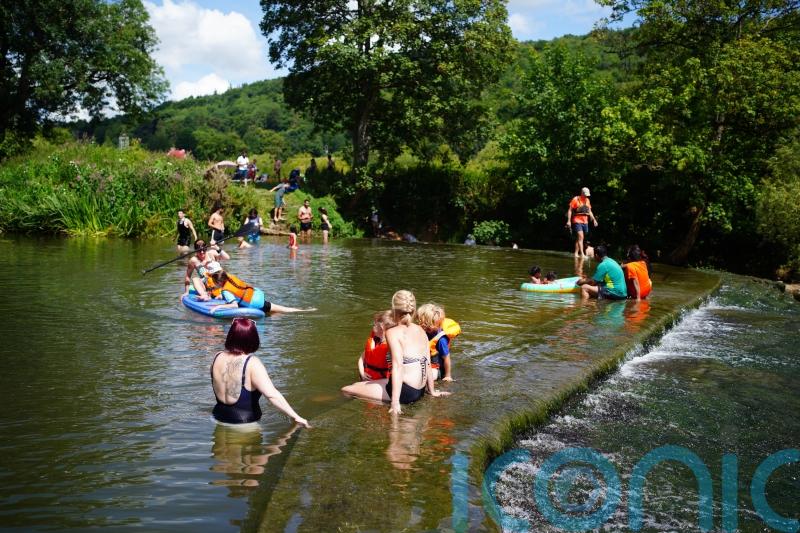 Possible heatwave over coming days, with warm spell covering much of UK