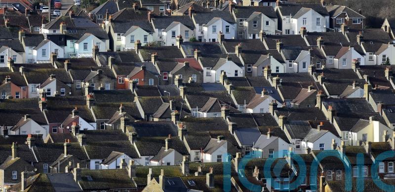 Average UK house price jumps by more than £2,200 in a month