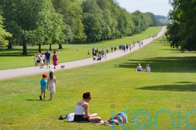 ‘Strong summer sunshine’ expected over weekend