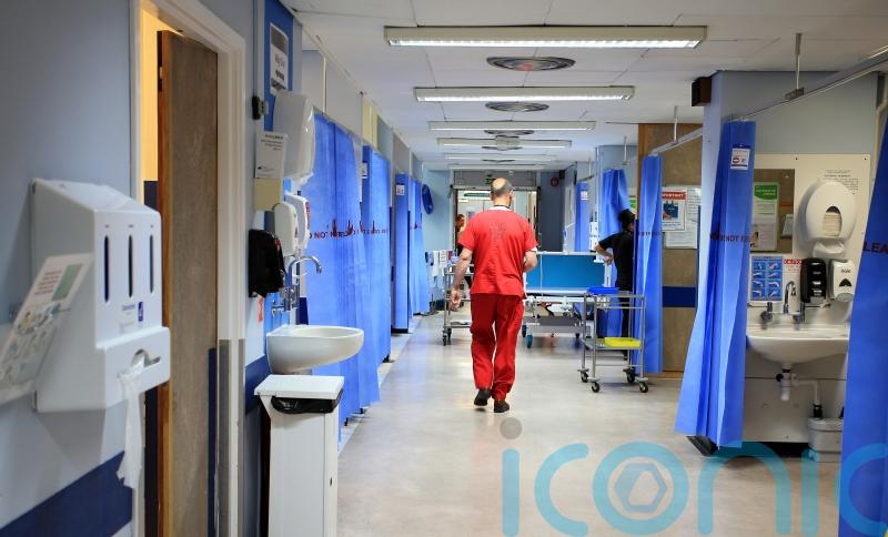 Senior doctors in Northern Ireland vote to accept pay offer