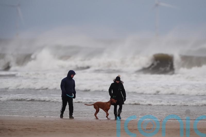 Wind and rain hit UK as New Year’s Eve events cancelled