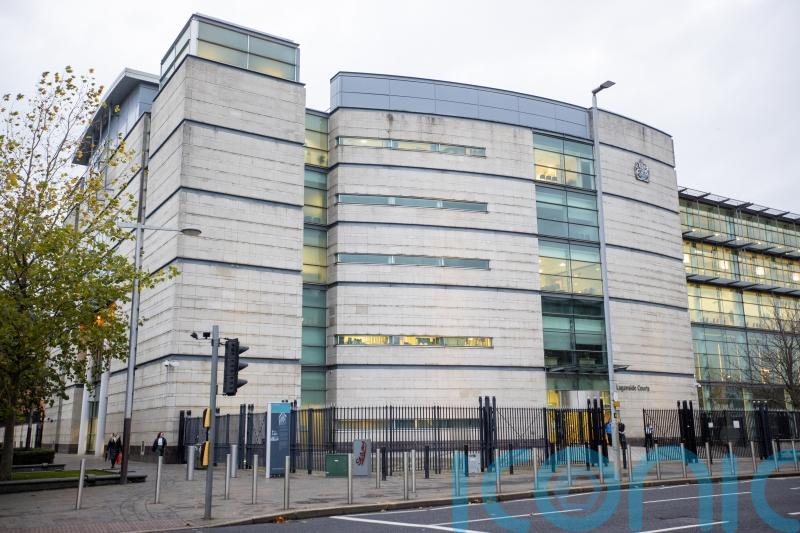 Criminal barristers vote to extend action in legal aid cases