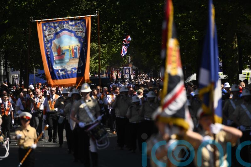 Tens of thousands take part in Twelfth celebrations in scorching temperatures
