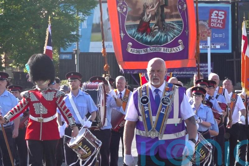 Orange parade passes through Ardoyne interface without incident