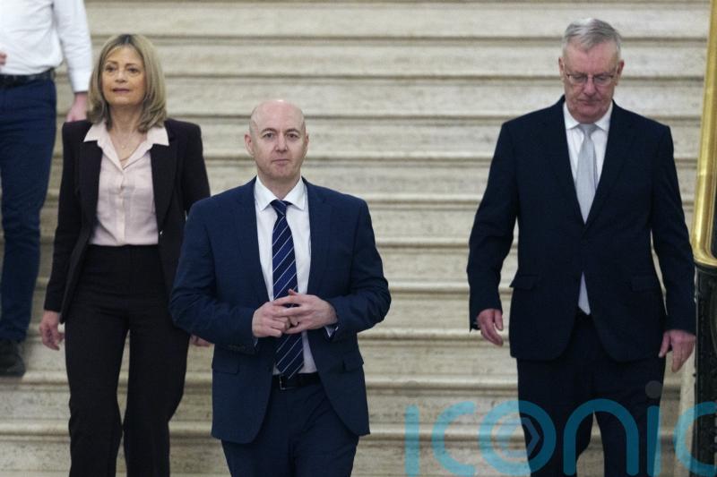 Mike Nesbitt to retain position as Health Minister