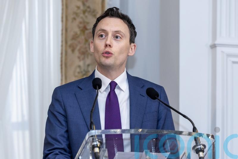 &pound;1m grant scheme to boost voluntary and community groups