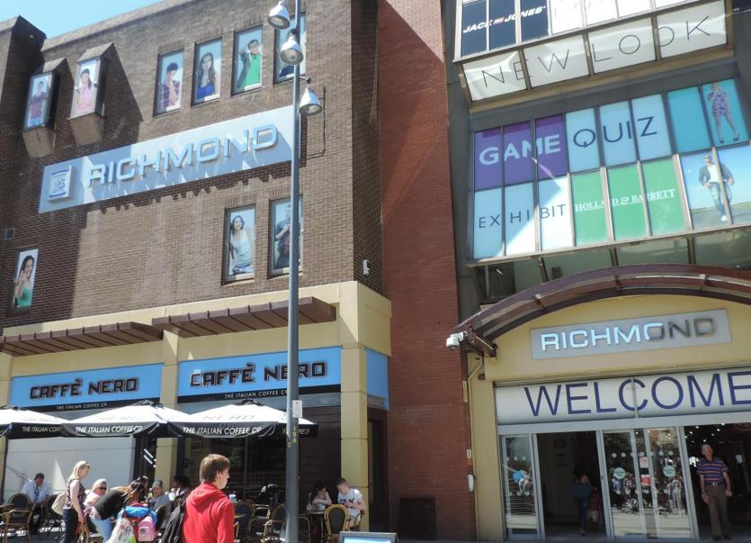 Shops in Derry to stay open to midnight on Thursday before the twoweek