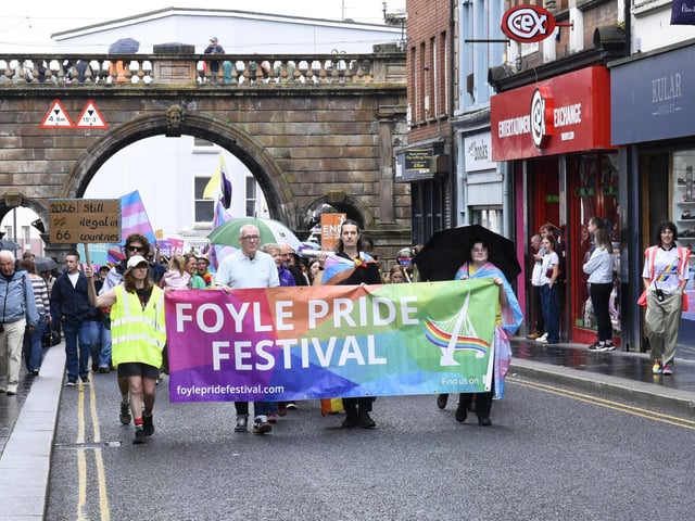 The parade coming through Ferryquay Gate