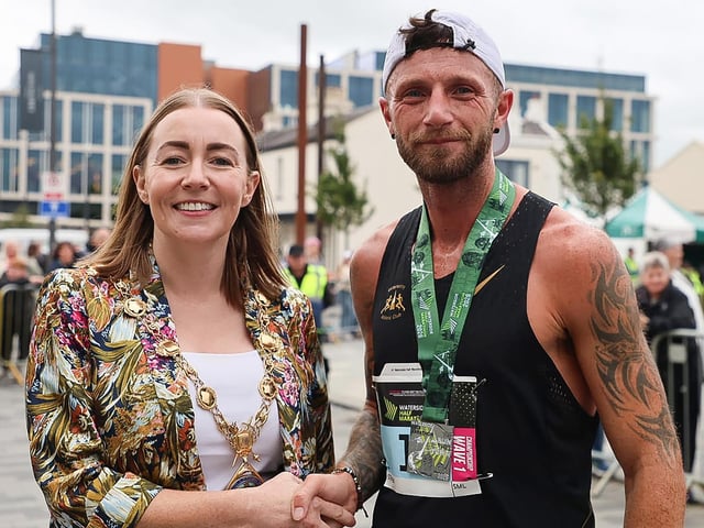 Mayor Grace Uí Niallais congratulates Waterside Half Marathon winner, Stephen McAuley.